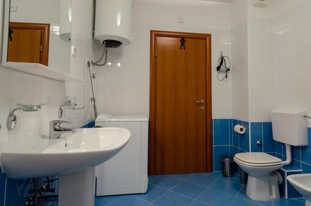 Deluxe Apartment Bagaric Trogir Room photo